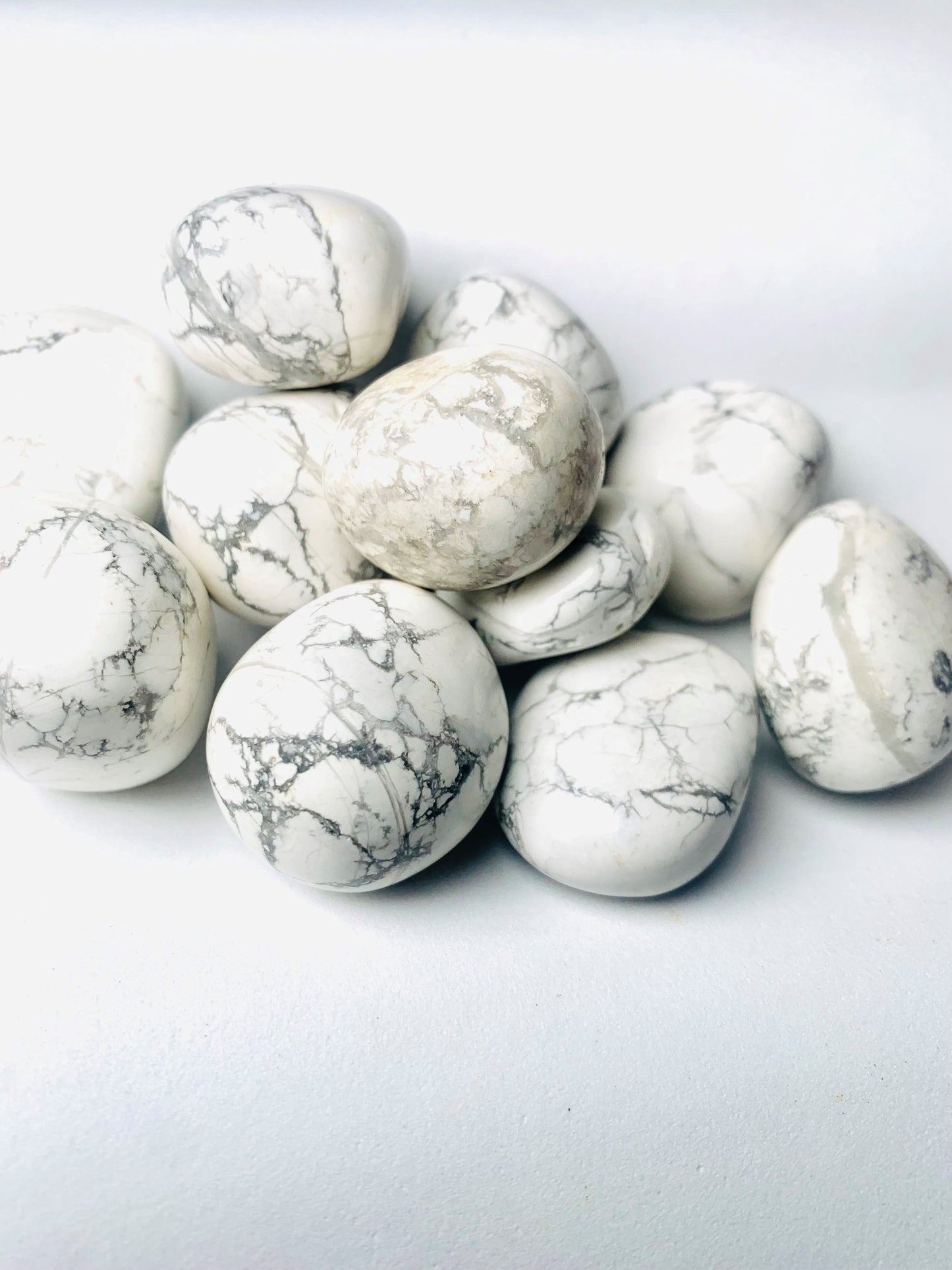 Howlite Tumbles